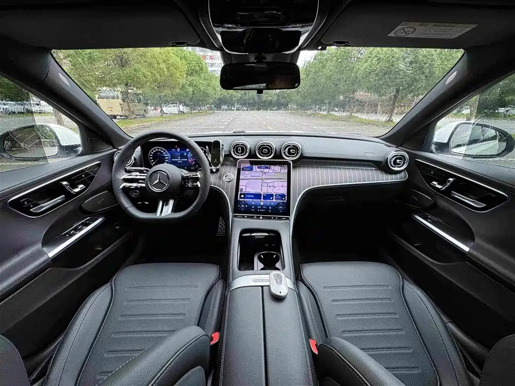 Mercedes-Benz C-Class 2025 — фото 13