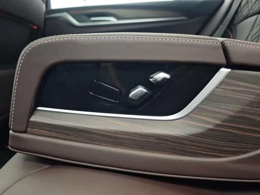 BMW 5 Series 2018 — фото 20
