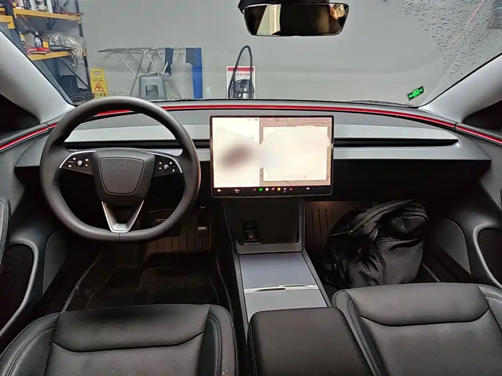 Tesla Model 3 2025 — фото 10