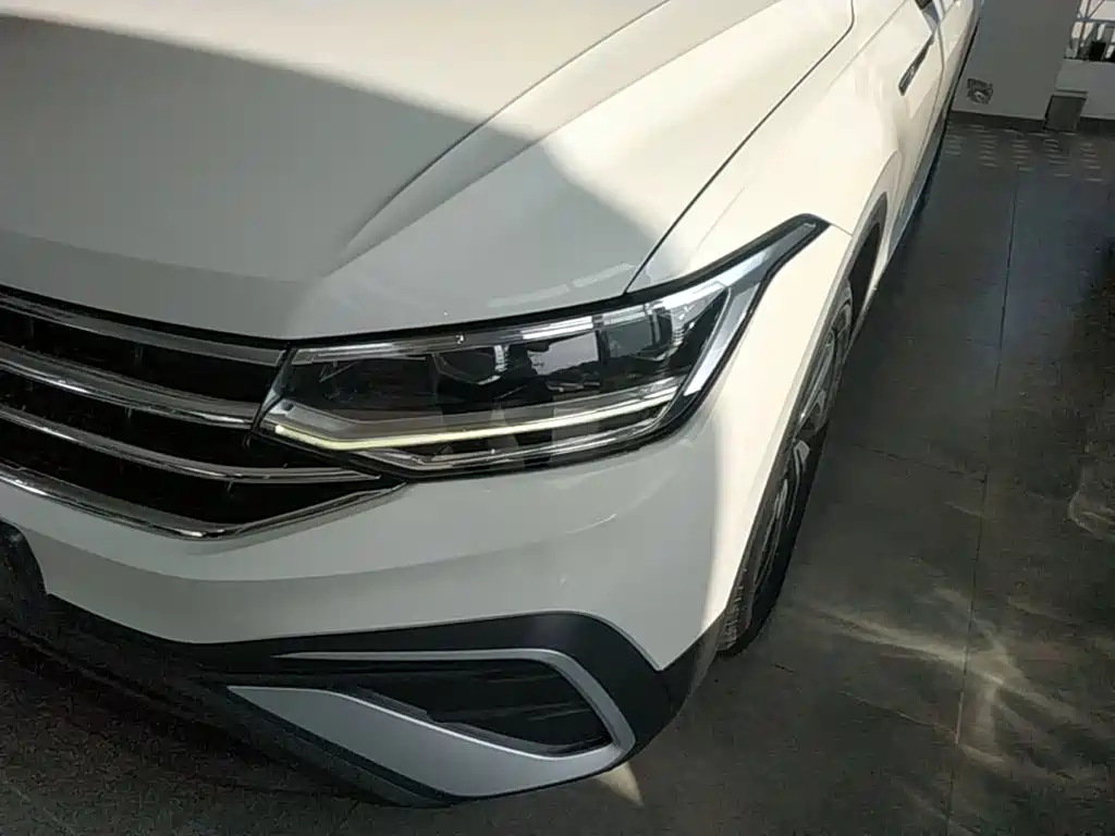 Volkswagen Tiguan L 2023 — фото 24