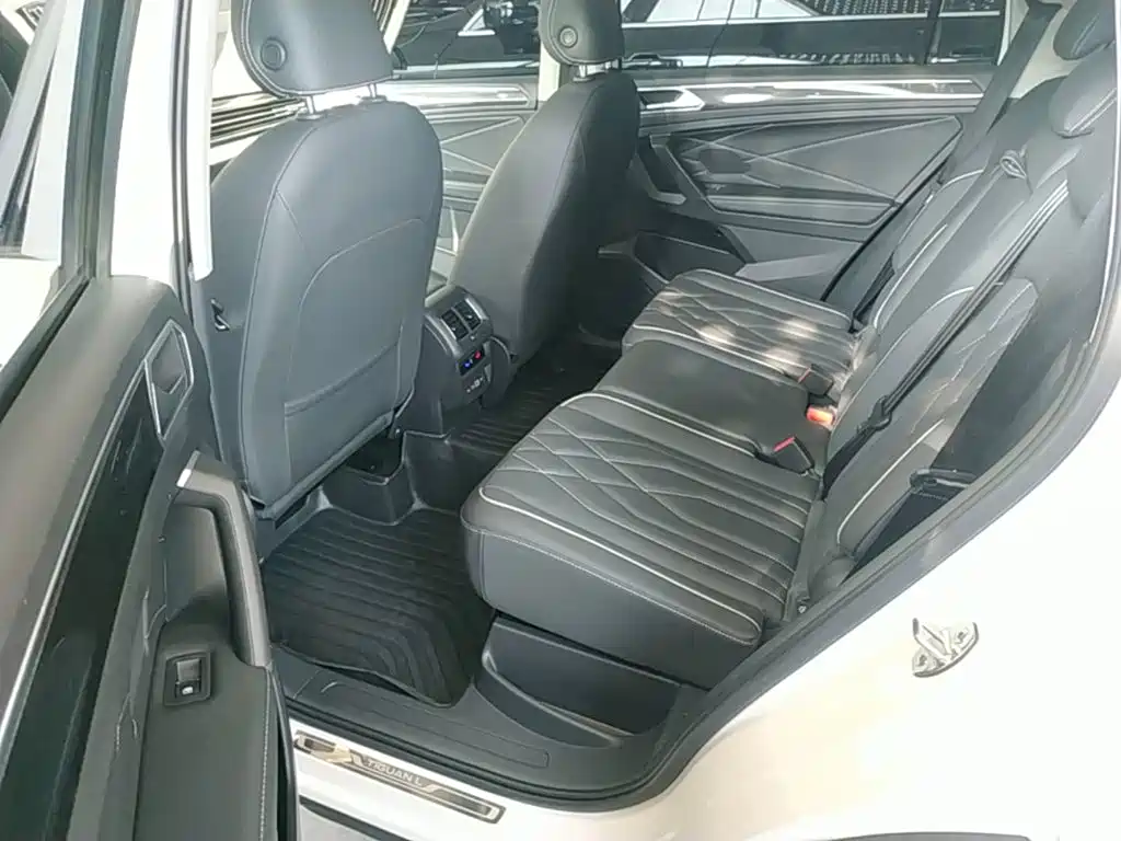 Volkswagen Tiguan L 2023 — фото 17