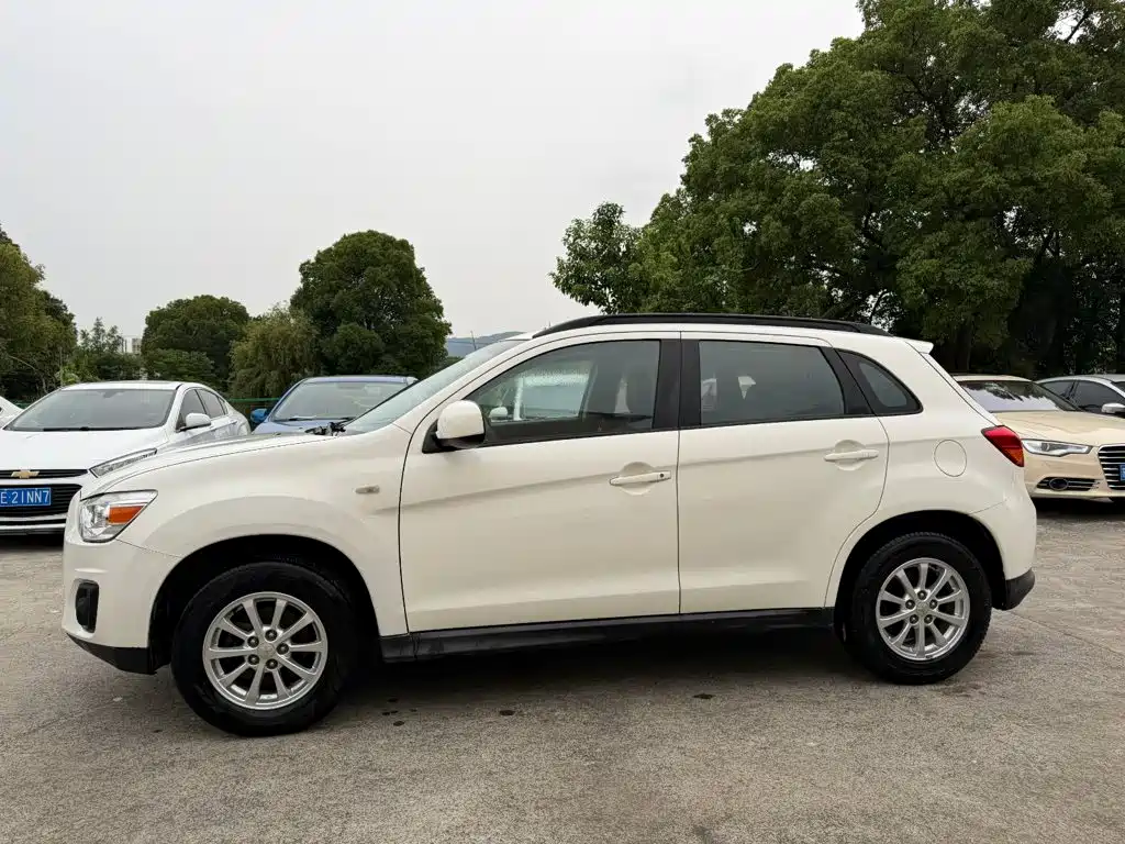 Mitsubishi Jinxuan ASX 2014 — фото 4