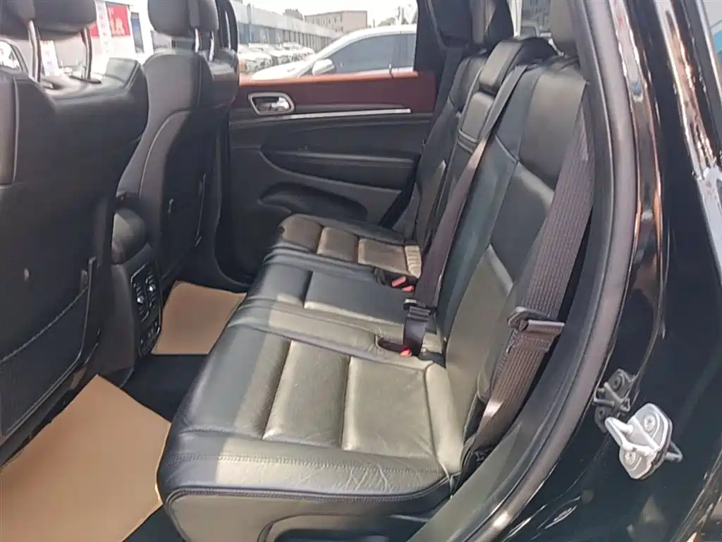 Jeep Grand Cherokee 2022 — фото 17