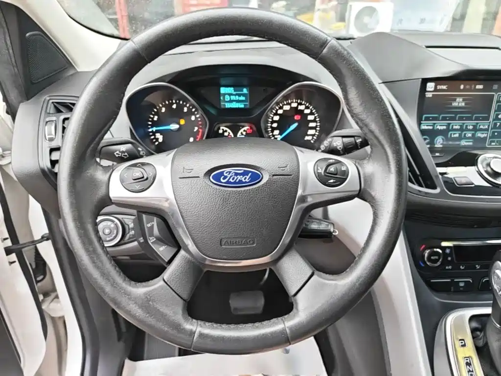 Ford Kuga 2016 — фото 11