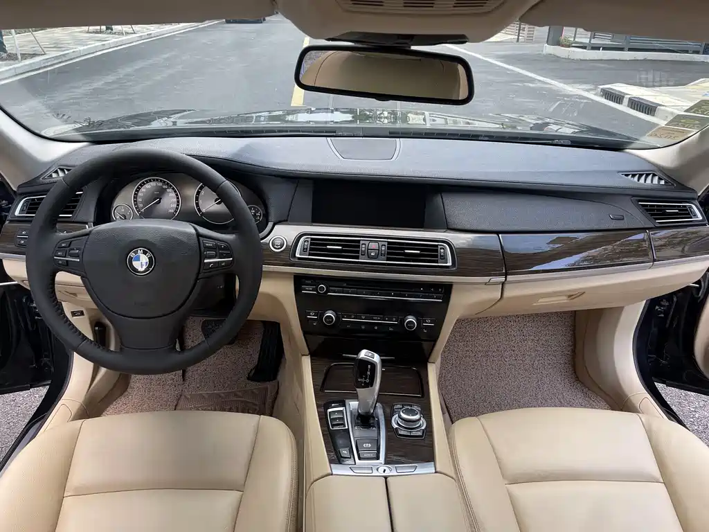 BMW 7 Series 2009 — фото 8