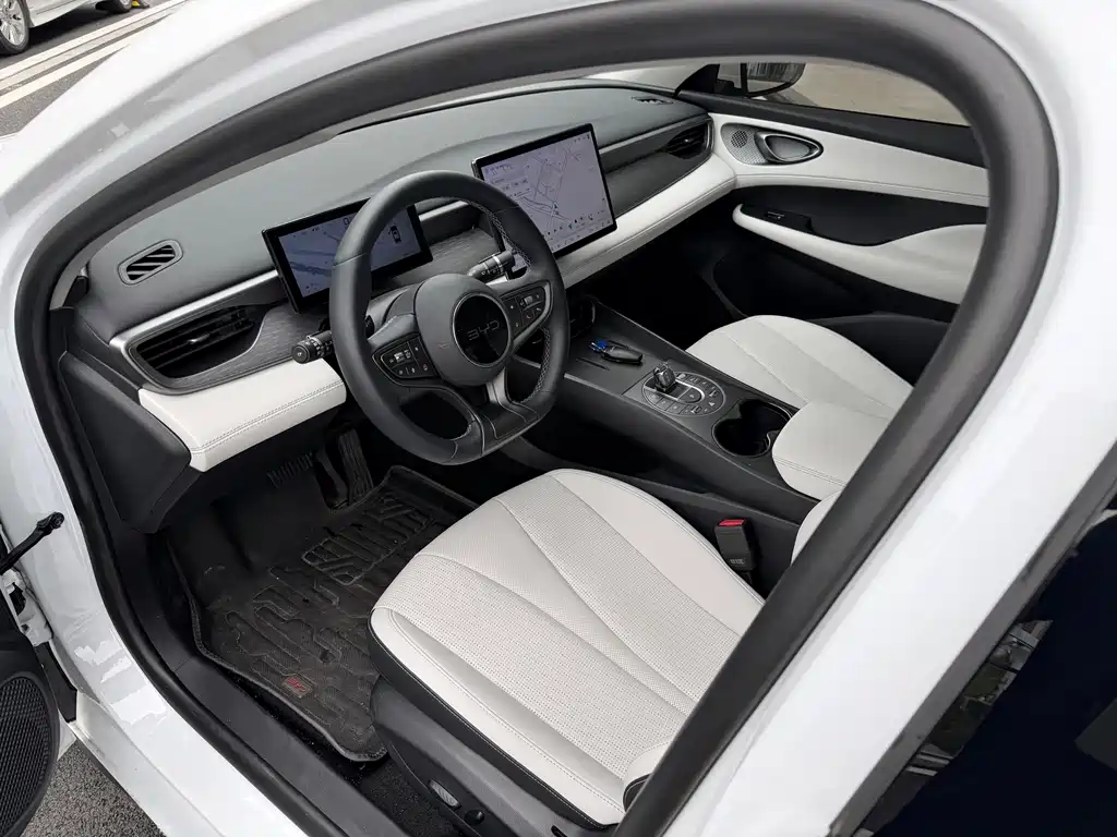 BYD Seal 05 DM-i 2026 — фото 11