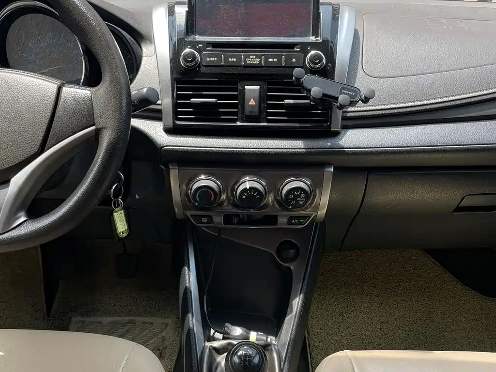 Toyota Yaris L 2014