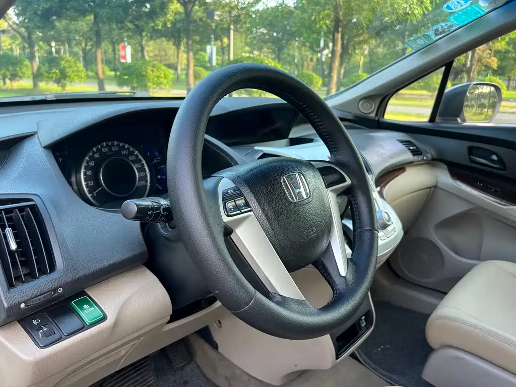 Honda Odyssey 2014 — фото 16