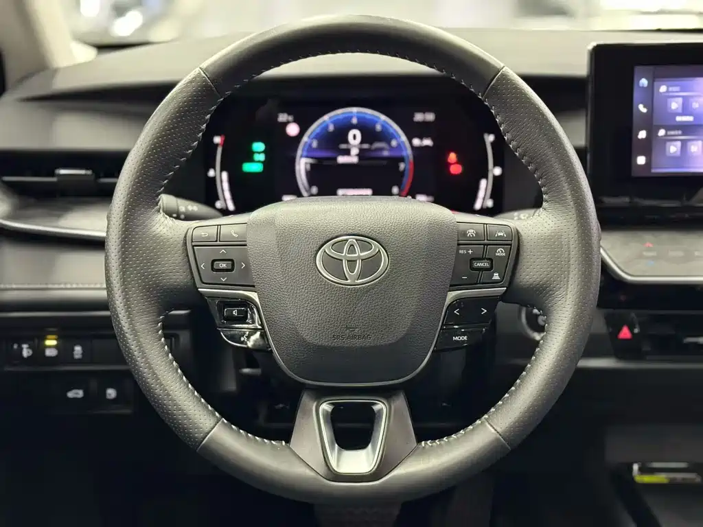 Toyota Camry 2024 — фото 8