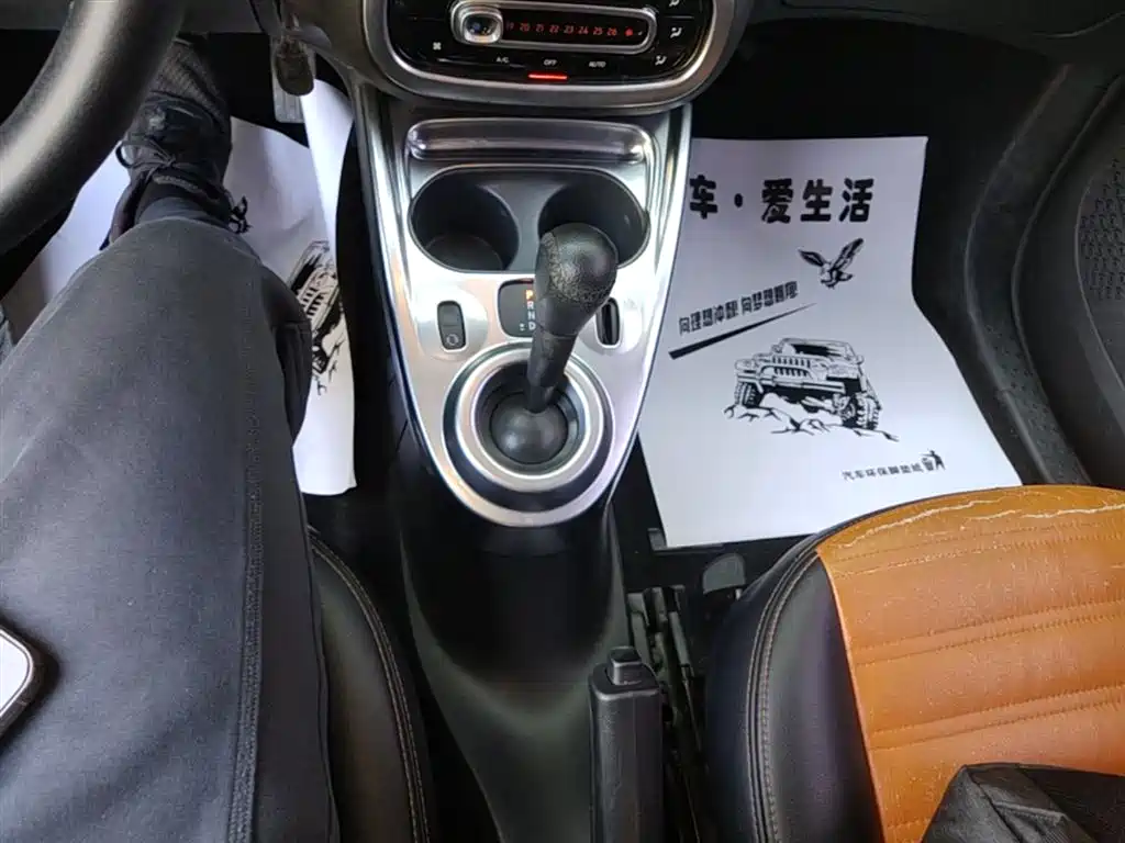 smart Fortwo 2016 — фото 14