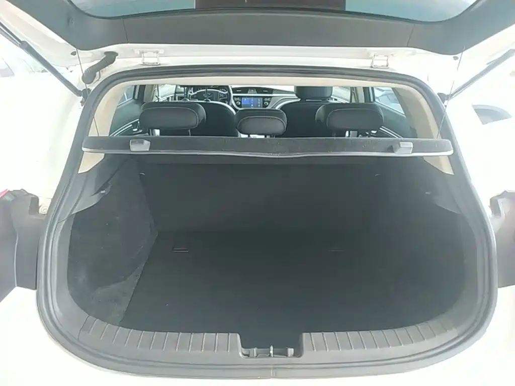 Geely Emgrand GS 2016 — фото 19