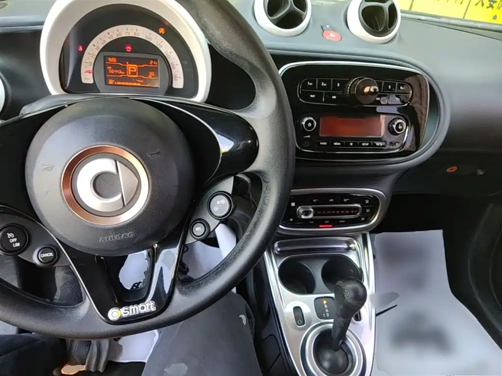 smart Fortwo 2016 — фото 10