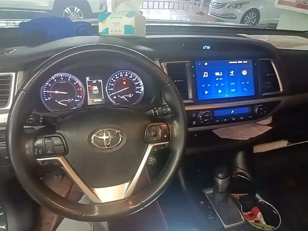 Toyota Highlander 2021 — фото 10