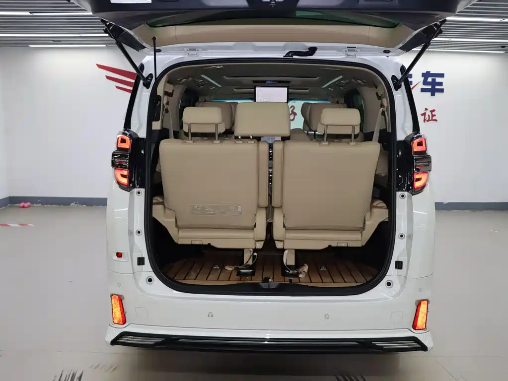 Toyota Vellfire 2023 — фото 21