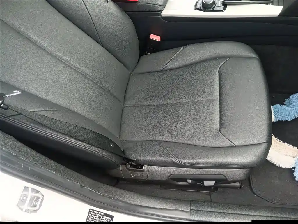 BMW 3 Series 2015 — фото 20