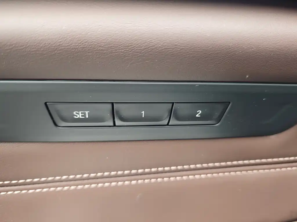 BMW 5 Series 2018 — фото 18