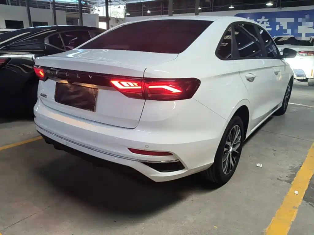 Geely Emgrand 2024