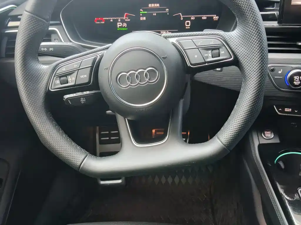 Audi A4L 2023 — фото 10