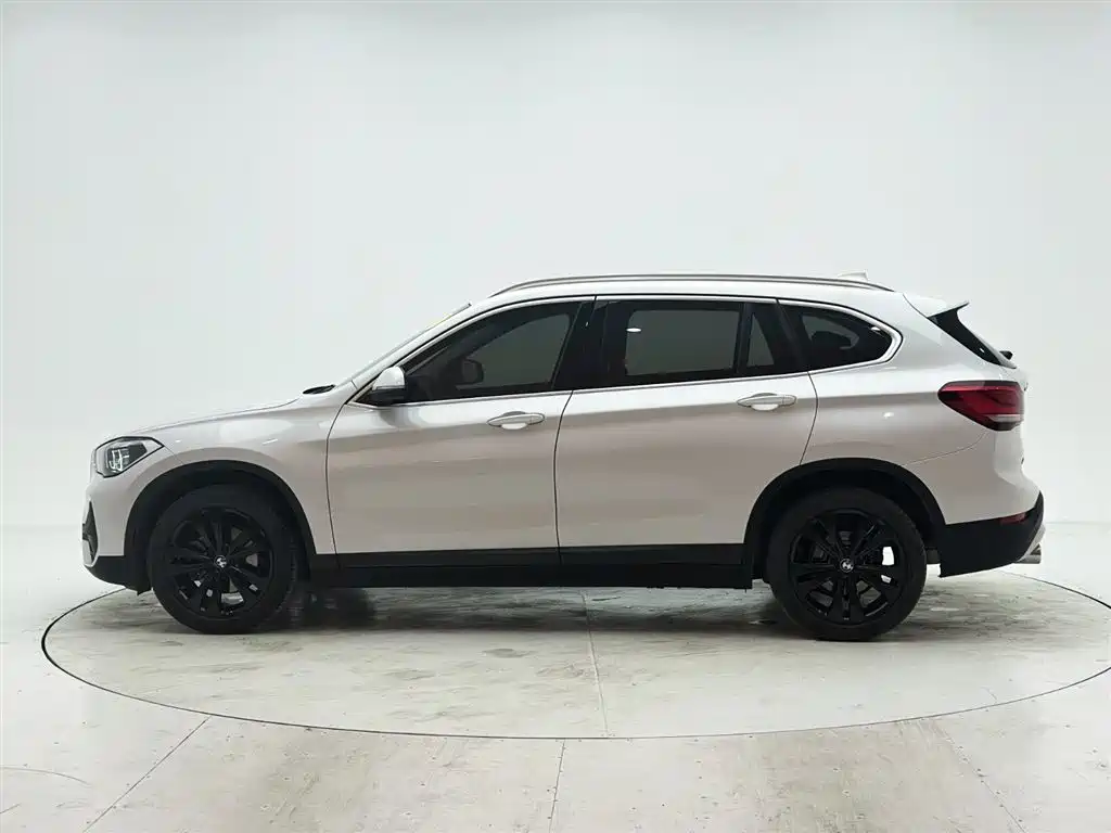 BMW X1 2021 — фото 7