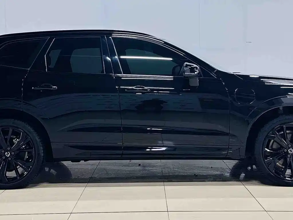 Volvo XC60 PHEV 2025 — фото 4