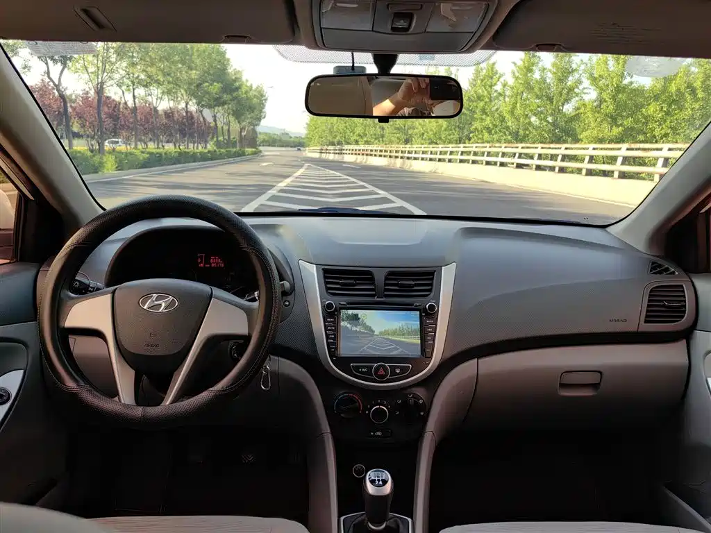 Hyundai Verna 2017 — фото 20