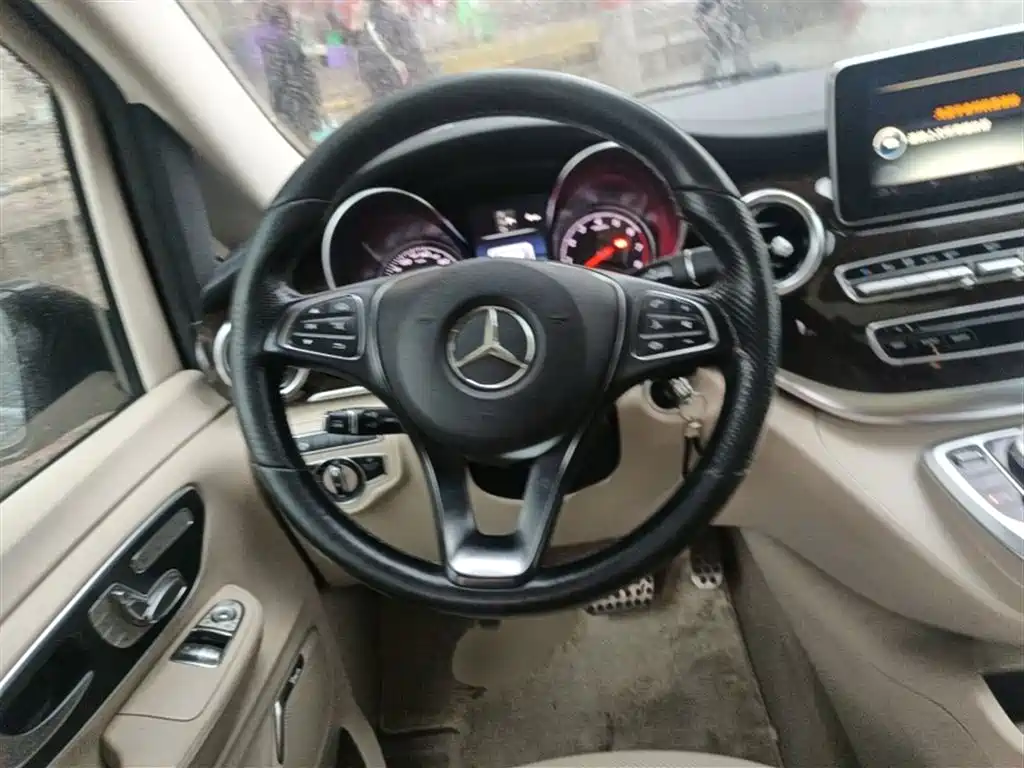 Mercedes-Benz V-Class 2018 — фото 13