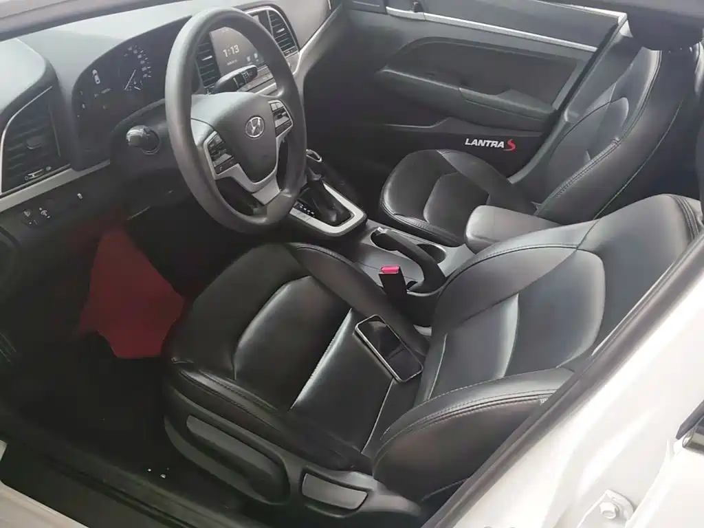 Hyundai Elantra 2016 — фото 15