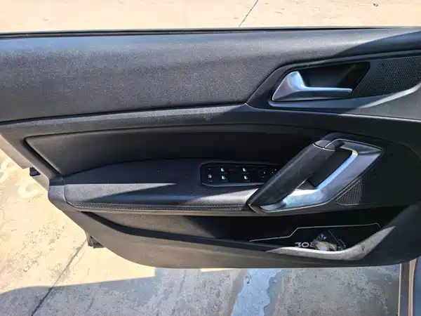 Peugeot 308 2016