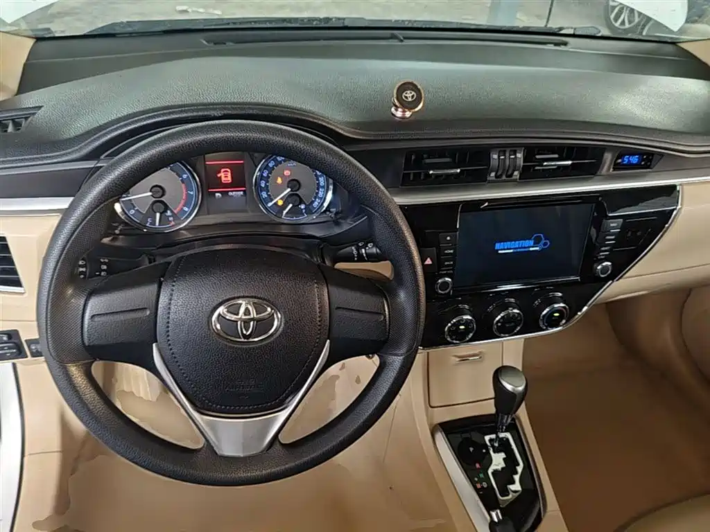 Toyota Corolla 2015 — фото 10