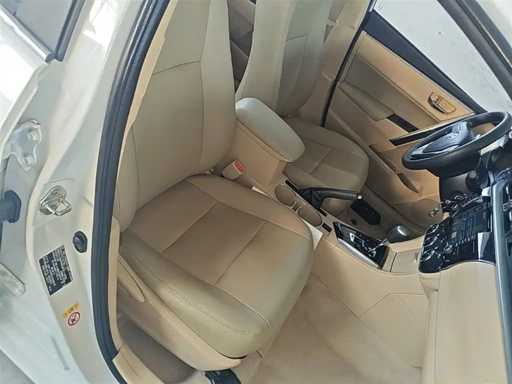 Toyota Corolla 2015 — фото 25