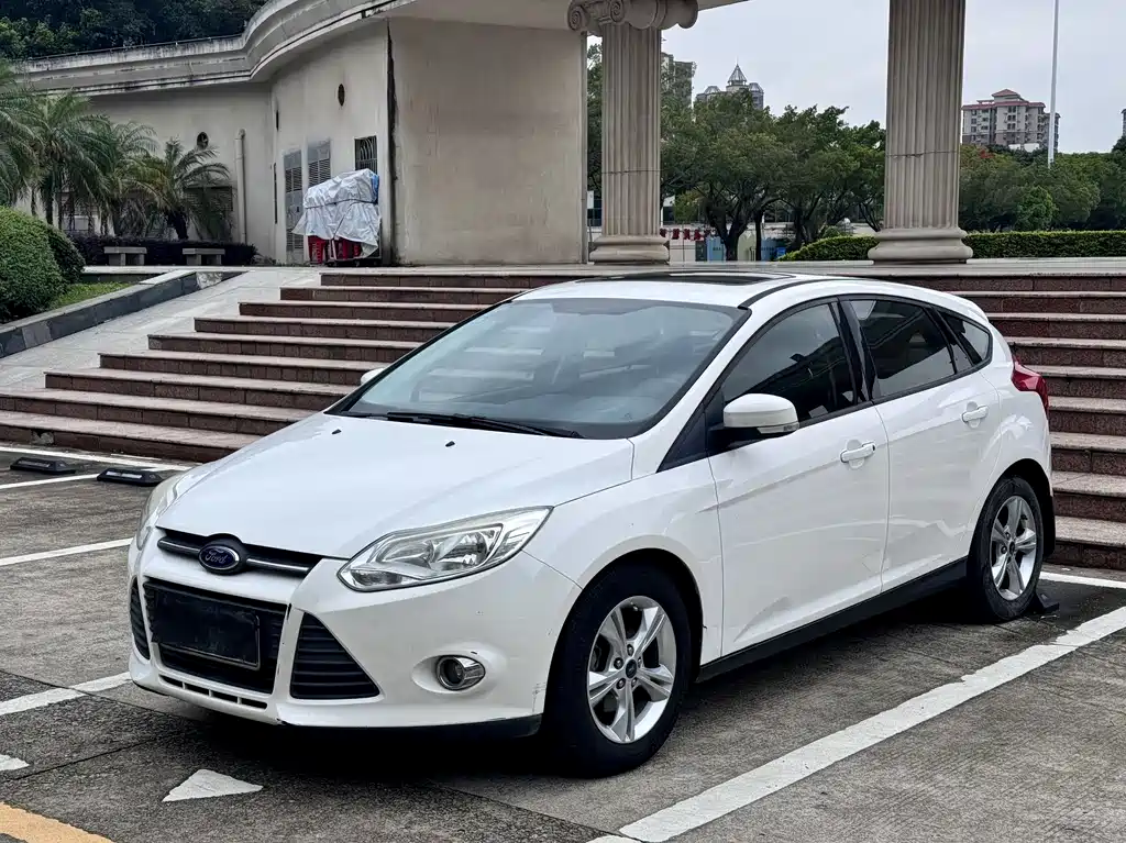 Ford Focus 2014 — фото 1
