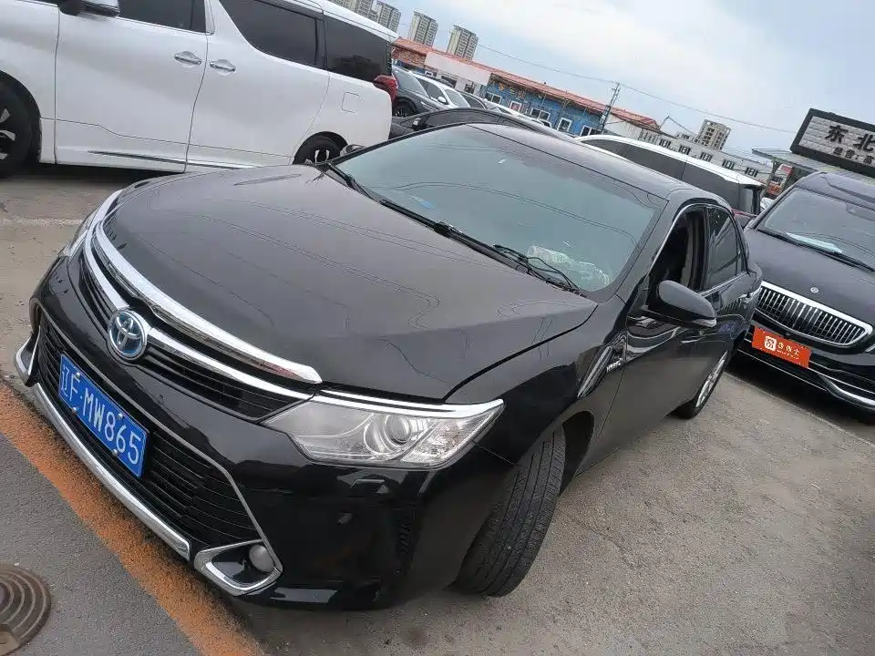 Toyota Camry 2018 — фото 1