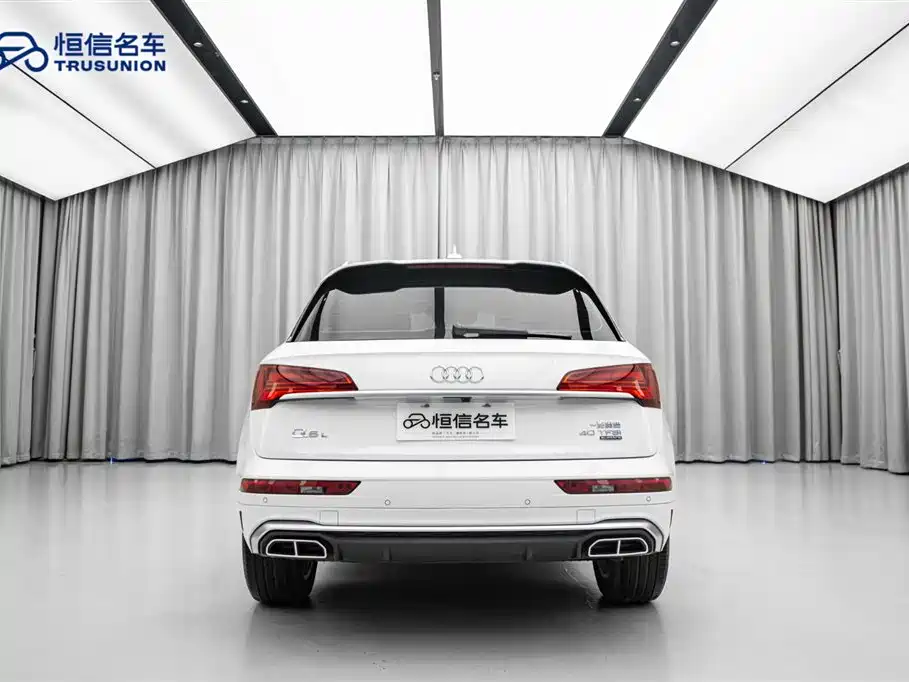 Audi Q5L 2023 — фото 10