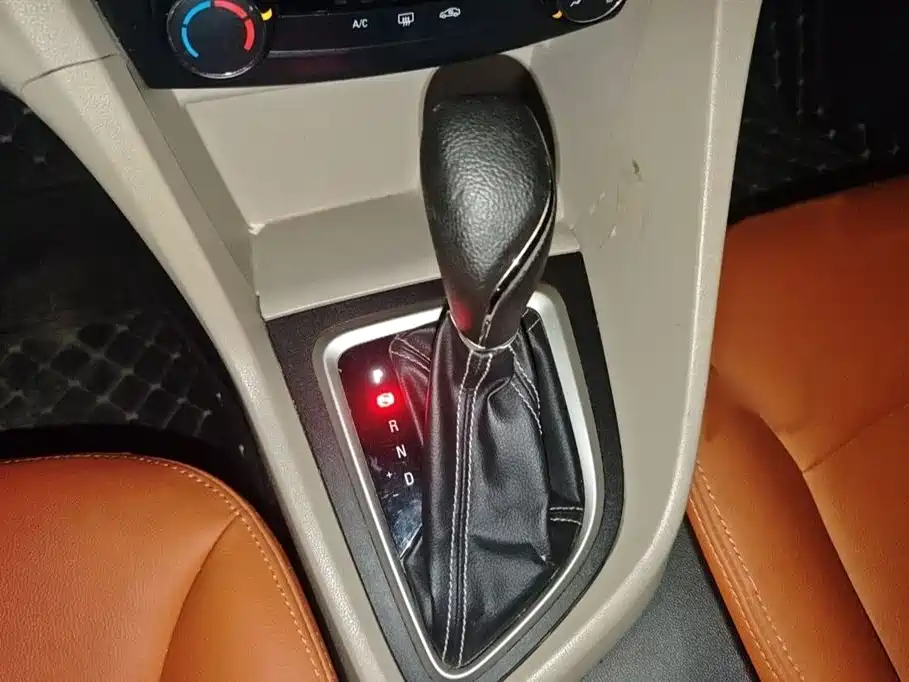 Buick Excelle 2016 — фото 14