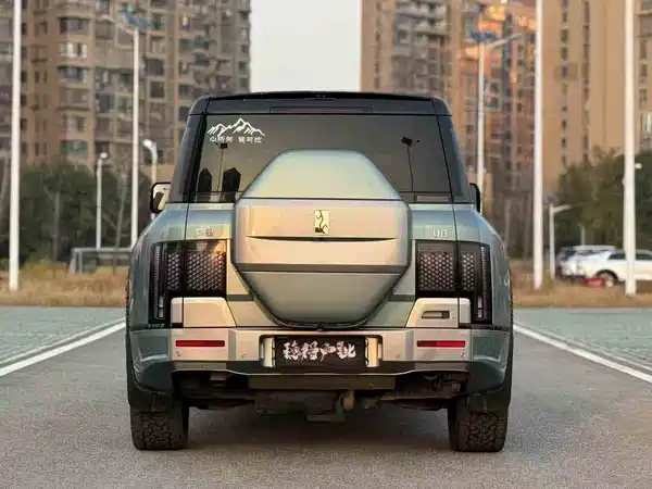 Yangwang U8 2023