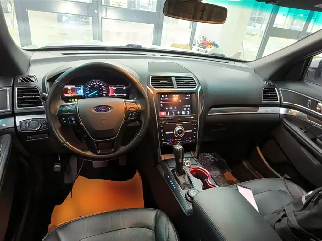 Ford Explorer 2017 — фото 10
