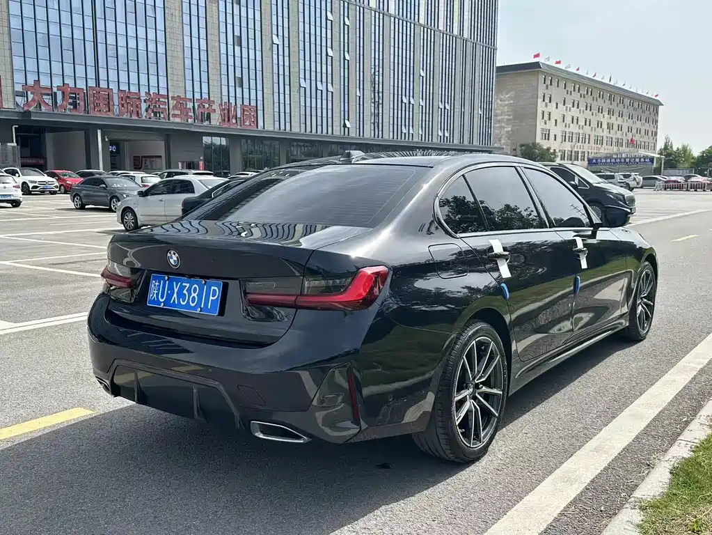 BMW 3 Series 2023 — фото 11