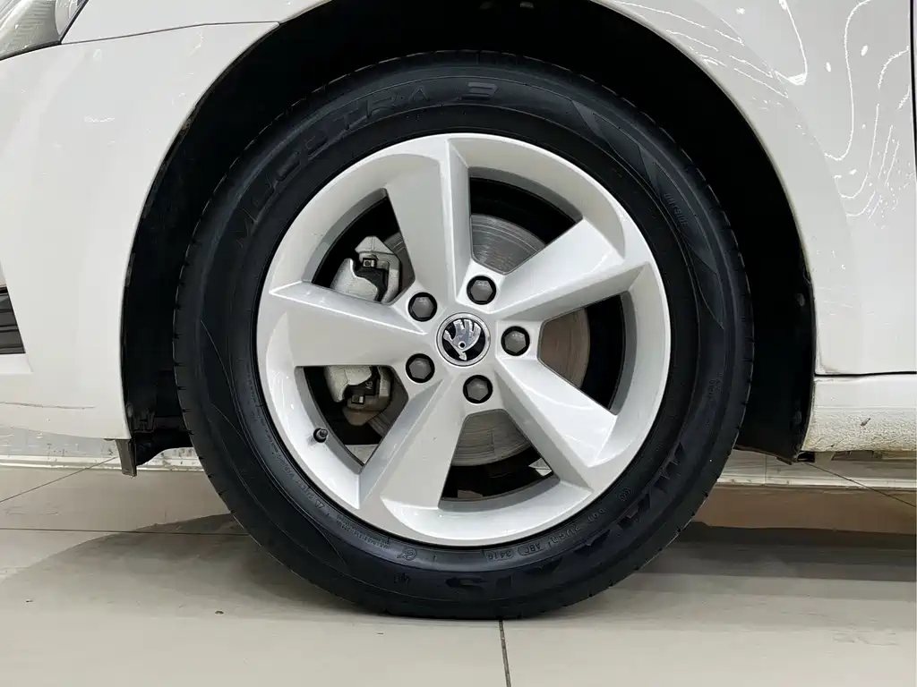 Skoda Octavia 2019 — фото 12