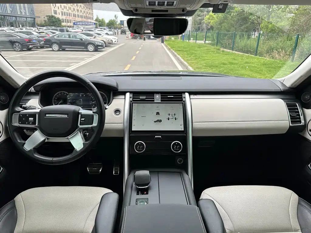 Land Rover Discovery 2023 — фото 16