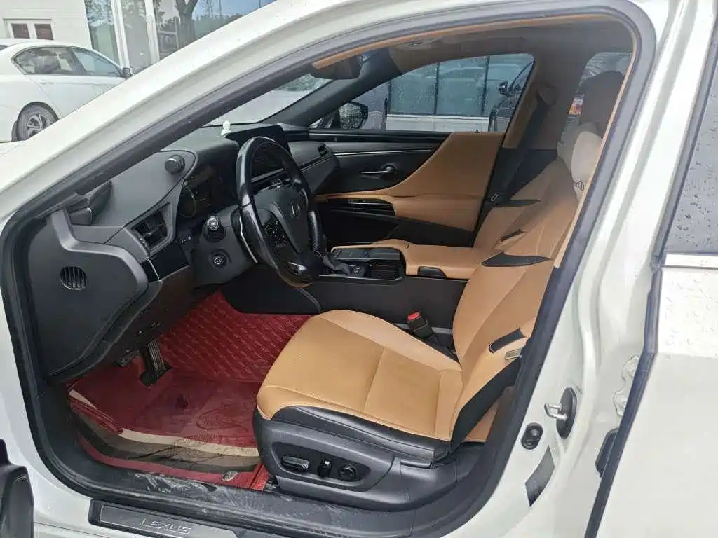 Lexus ES 2021