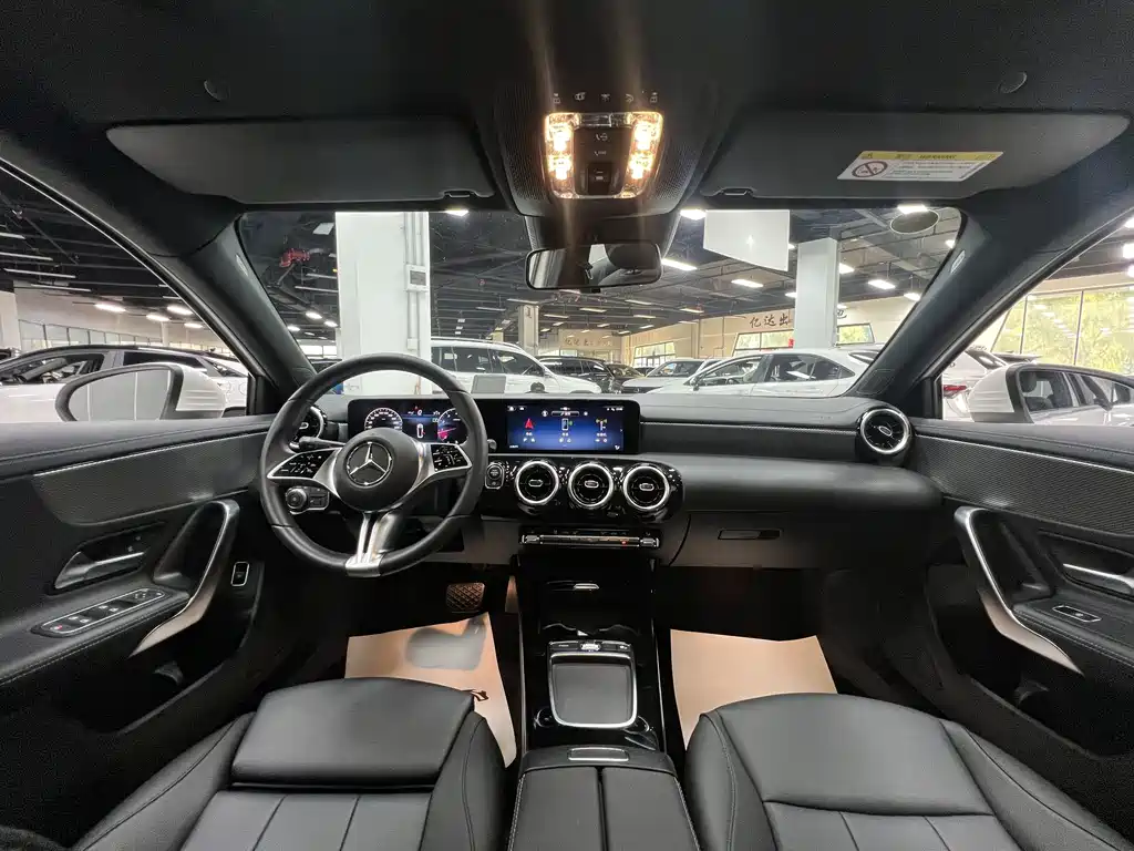 Mercedes-Benz A-Class 2023 — фото 13