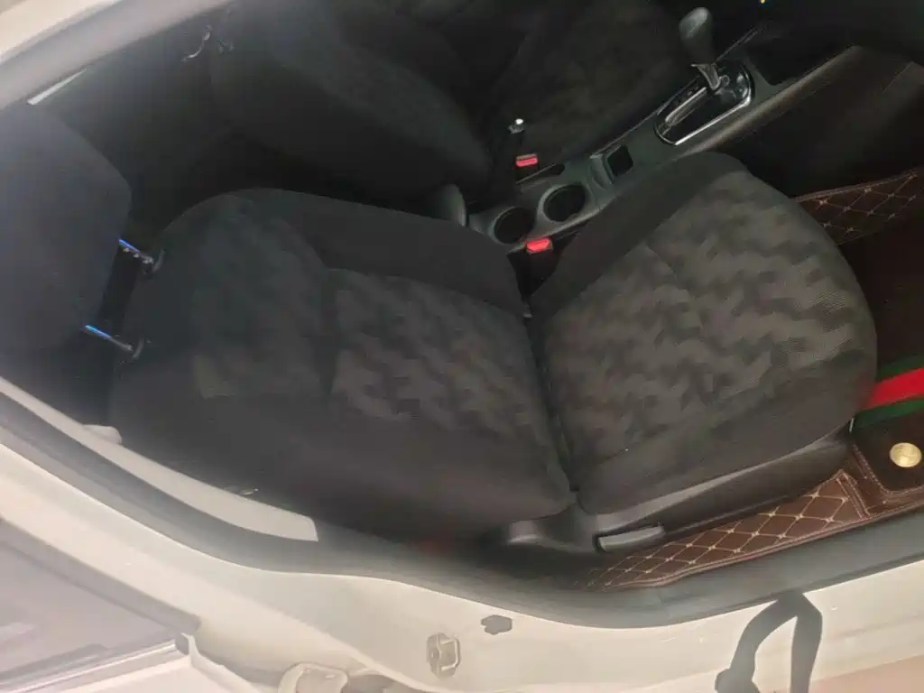 Nissan Tiida 2015 — фото 20