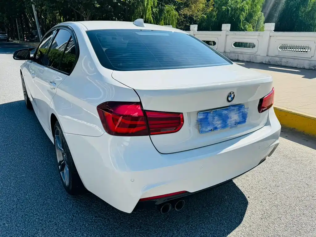 BMW 3 Series 2018 — фото 10