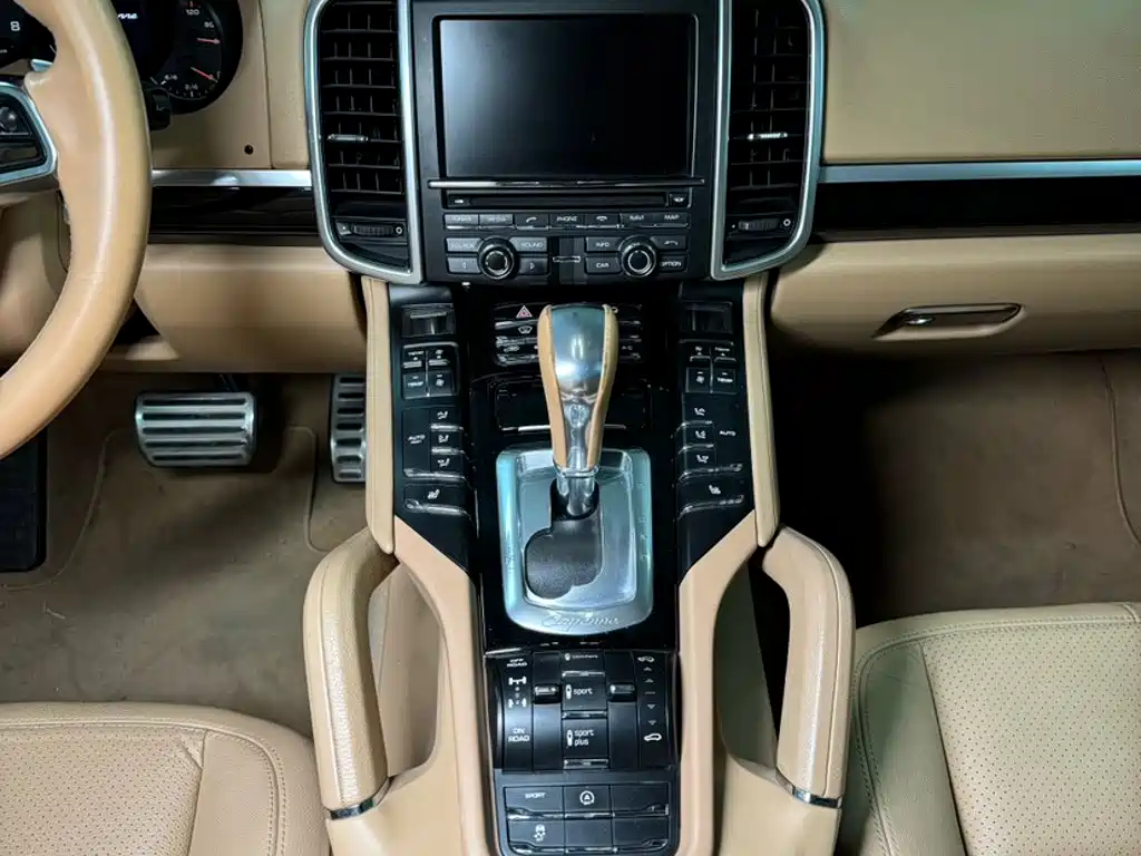 Porsche Cayenne 2015 — фото 11