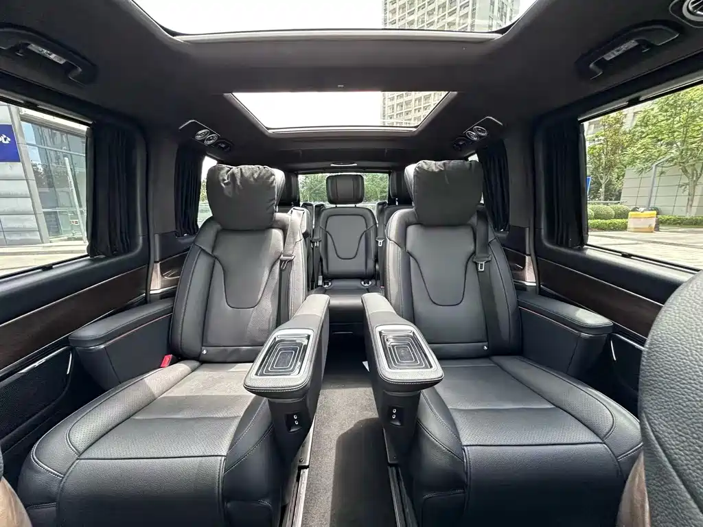 Mercedes-Benz V-Class 2022 — фото 16