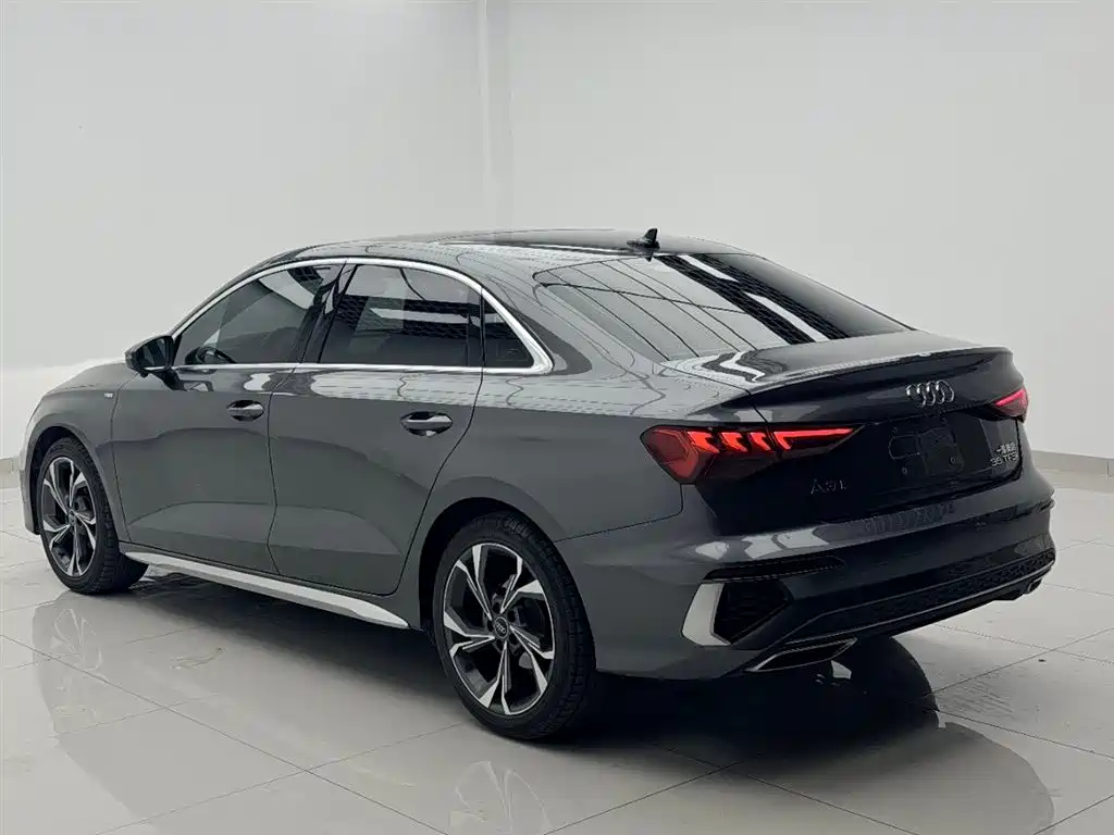 Audi A3 2023 — фото 14