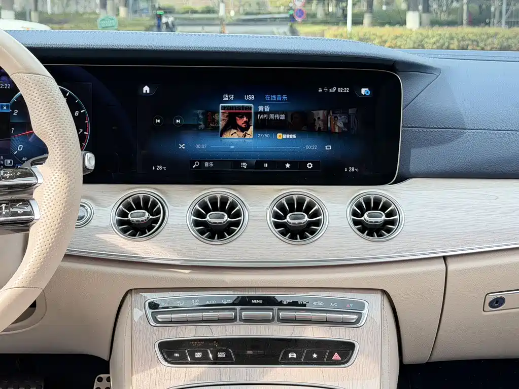 Mercedes-Benz E-Class 2022 — фото 9