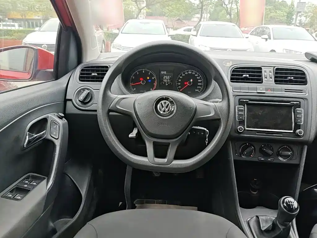 Volkswagen Polo 2015 — фото 11