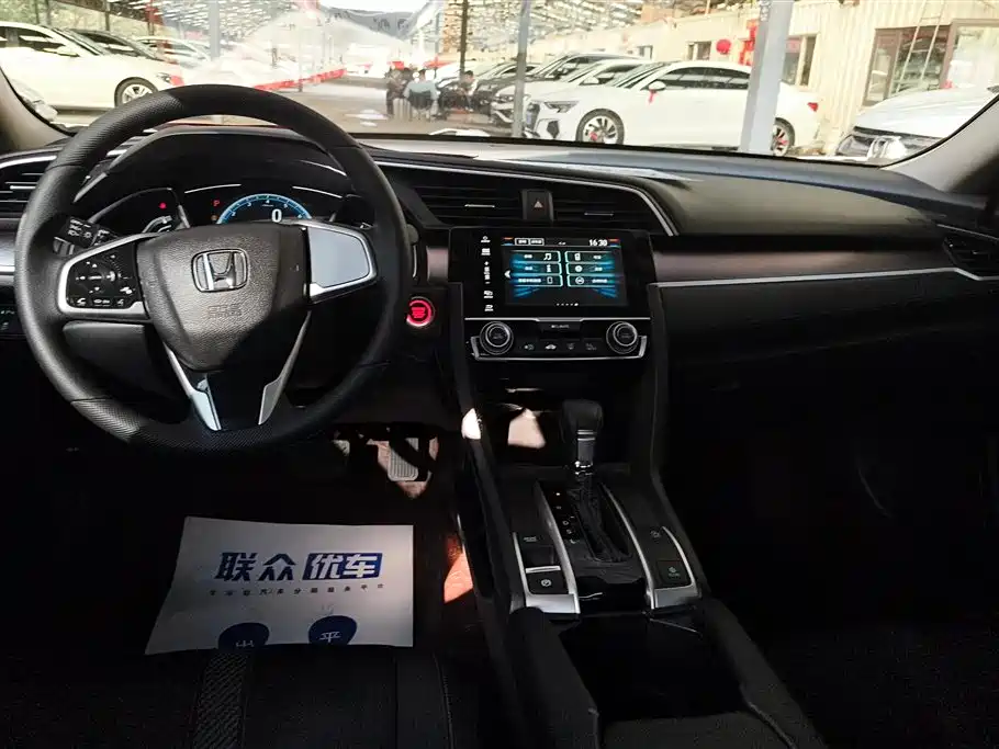 Honda Civic 2019 — фото 12