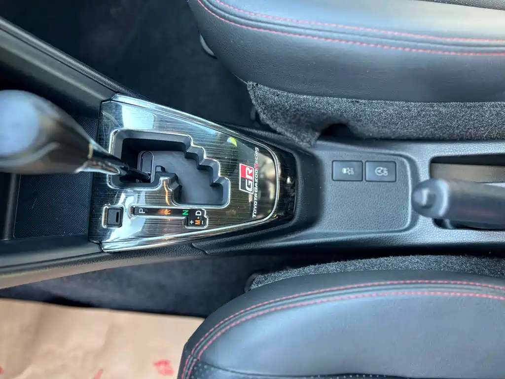 Toyota Yaris L 2017 — фото 18
